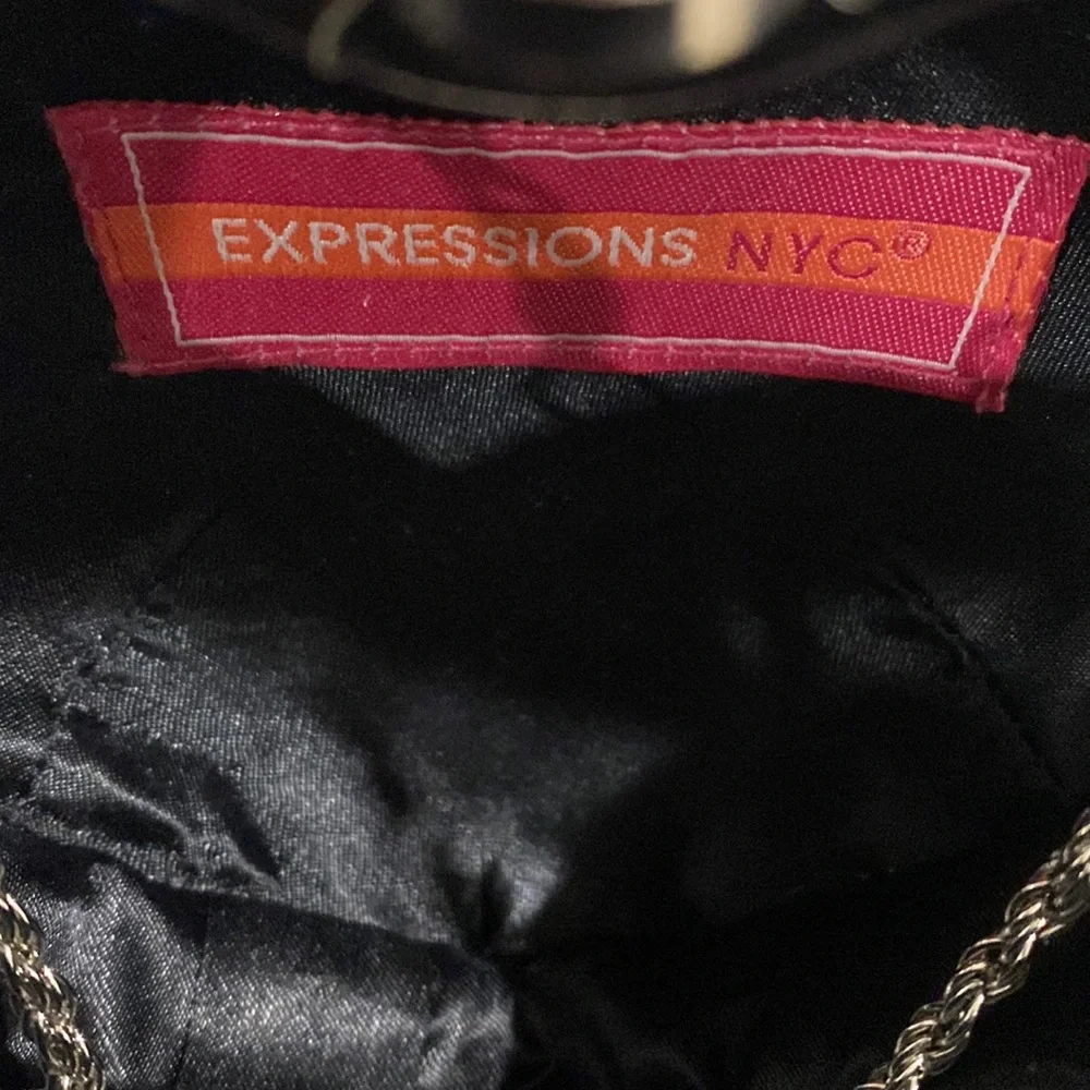 Heart shaped purse 🖤 - Picture 4 of 4